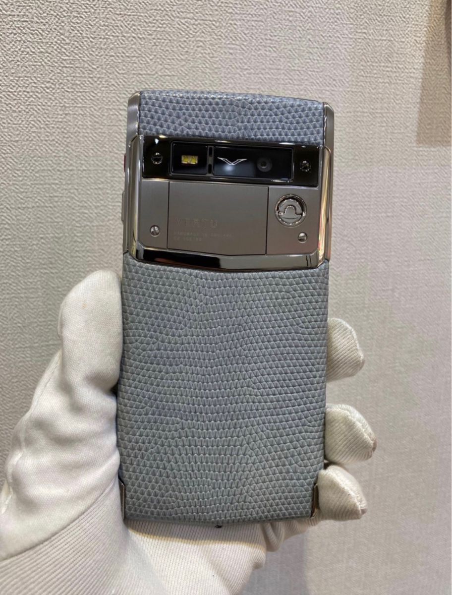 Điện thoại Vertu chính hãng.