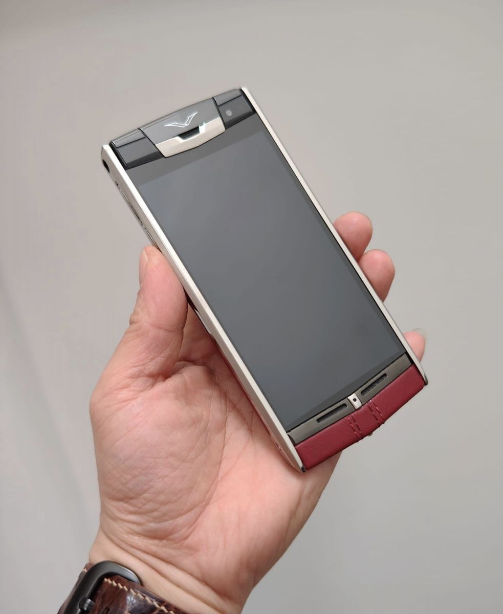 VERTU SIGNATURE TOUCH CLARET LEATHER ĐÃ SỬ DỤNG