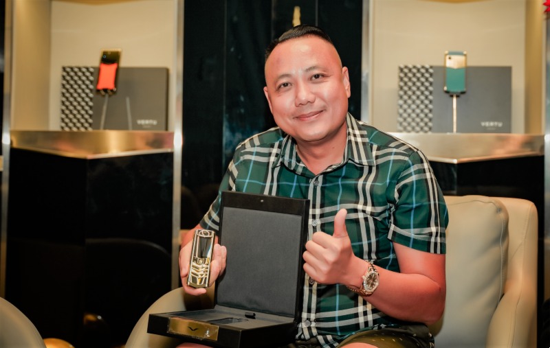 Vì sao Vertu Signature V Pure Black Full Gold lại có giá trị “khủng”?