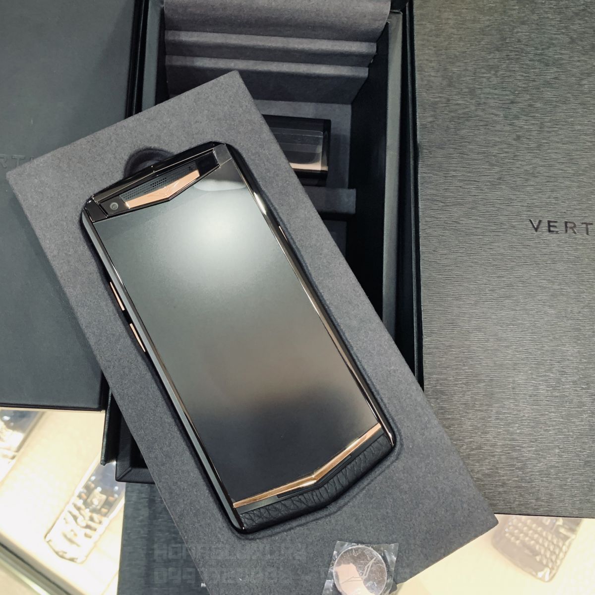 VERTU ASTER P BLACK MIX GOLD ĐẲNG CẤP