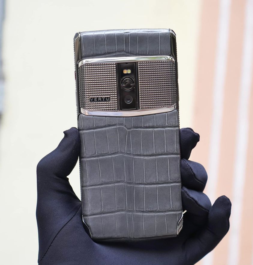 GIÁ VERTU CẢM ỨNG HIỆN NAY