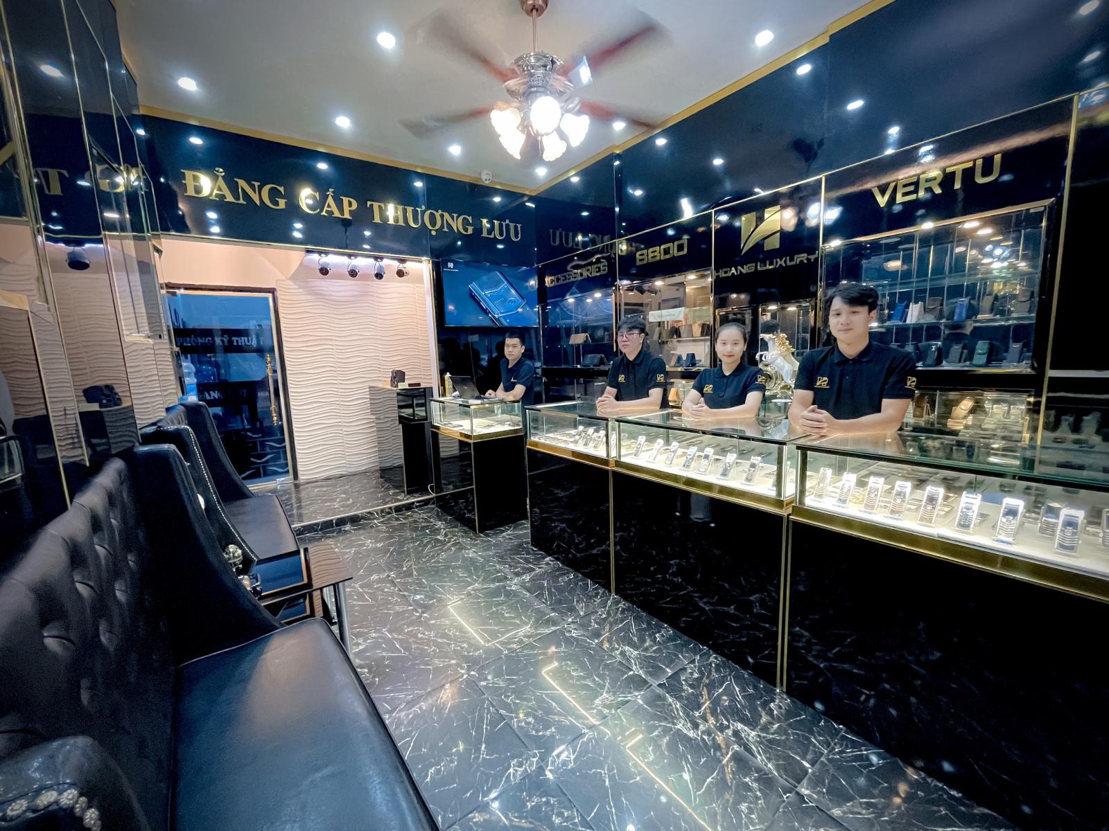 Showroom Hoàng Luxury chuyên Vertu chính hãng