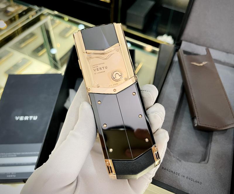 Vertu Signature S Rose Gold Ceramic Phím Kim Cương DLC Vertu Signature S Rose Gold Ceramic Phím Kim Cương DLC