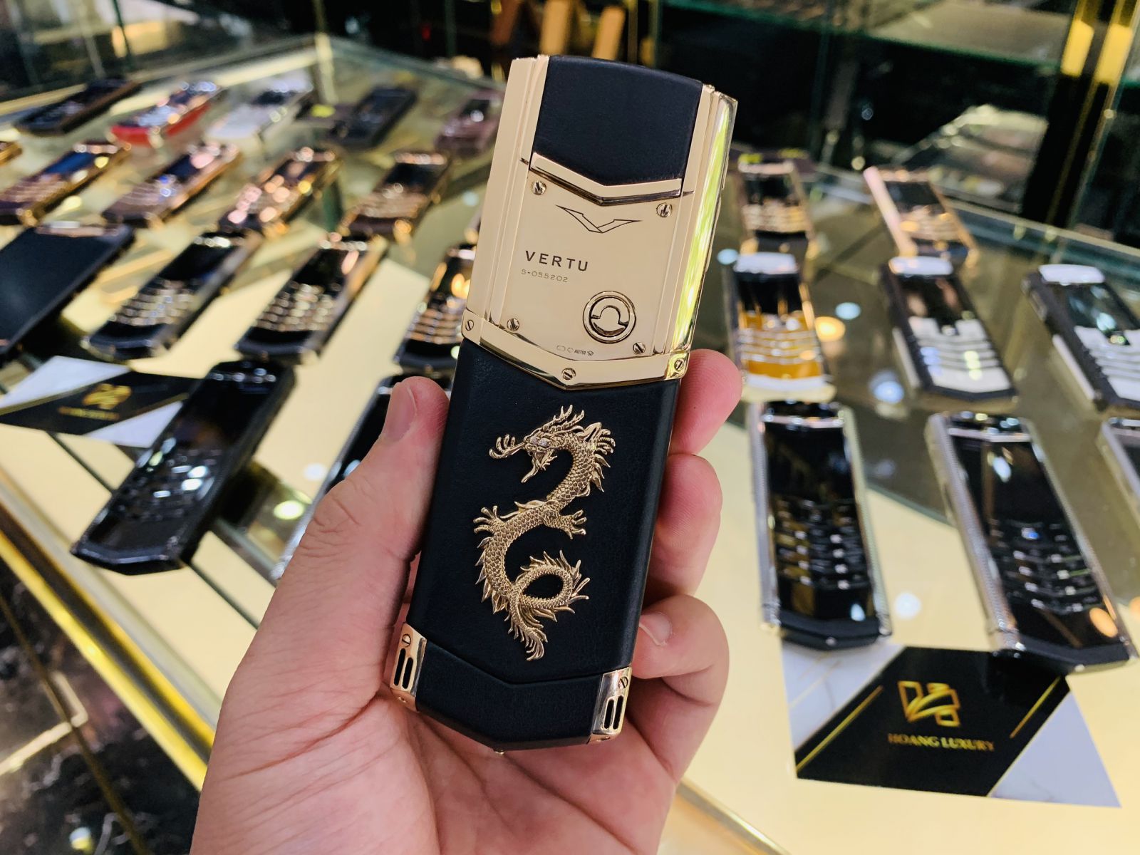 VERTU SIGNATURE S VÀNG HỒNG ĐÍNH RỒNG VÀNG NGUYÊN KHỐI