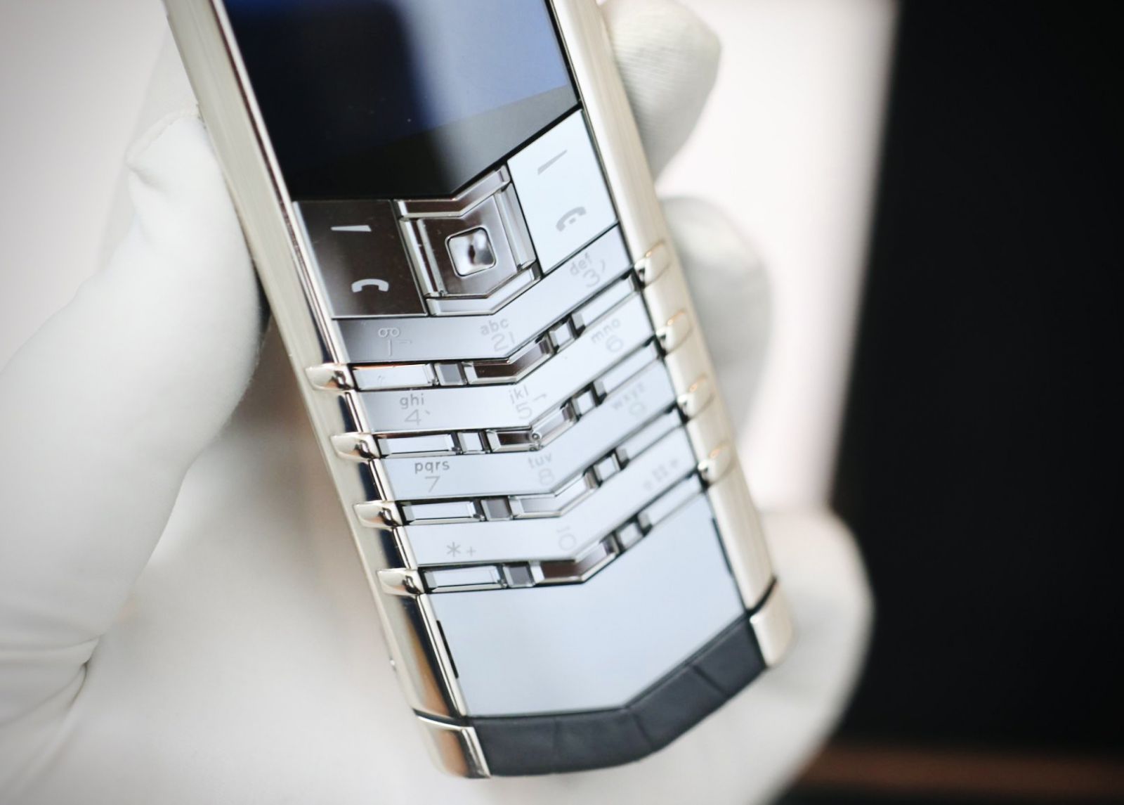 Vertu Signature S White Gold, Sapphire Keys, Grey Alligator Skin Mới 100% Fullbox