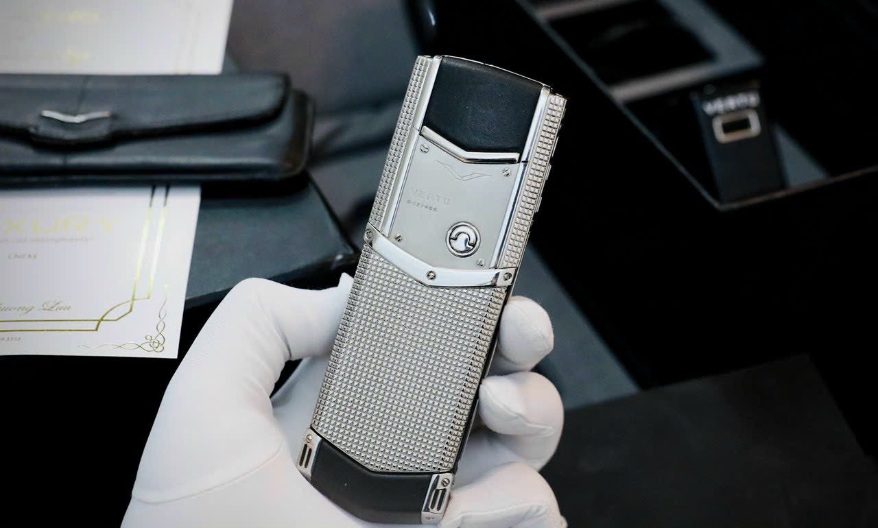 Vertu Signature S Clous de Paris Stainless Steel