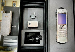 MẪU VERTU SIGNATURE S THÁNG 4 NĂM 2022 TẠI SHOWROOM HOÀNG LUXURY