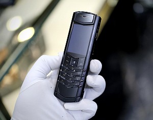 Vertu Signature S | Biểu tượng bất tử của điện thoại xa xỉ thủ công