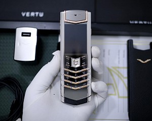 Quà biếu Tết cho lãnh đạo, đối tác khách hàng | Điện thoại Vertu khẳng định đẳng cấp và vị thế