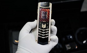 Vì sao điện thoại Vertu được xem là biểu tượng của nghệ thuật chế tác thủ công?