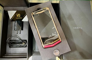 MẪU ĐIỆN THOẠI VERTU ASTER P MÀ BẤT KỲ QUÝ CÔ NÀO CŨNG MONG MUỐN ĐƯỢC SỞ HỮU 