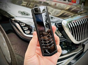 VERTU SIGNATURE S THUẦN ĐEN ĐẲNG CẤP VỚI NGƯỜI MỆNH MỘC