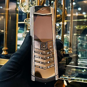 VERTU SIGNATURE S CLOUS DE PARIS TINH TẾ ĐẾN TỪNG CHI TIẾT