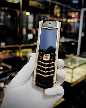 Vì sao điện thoại Vertu luôn là “dế cưng” trong tay các tổng tài quyền lực