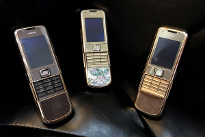 NOKIA 8800 CÓ GÌ MÀ CÁC ĐẠI GIA CÓ SỞ THÍCH SƯU TẦM ĐẾN THẾ ?