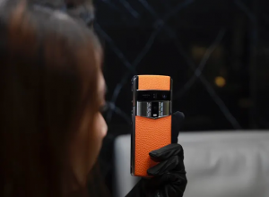 Điện thoại Vertu Agent Q tích hợp AI | Chuẩn mực mới của xa xỉ công nghệ năm 2026