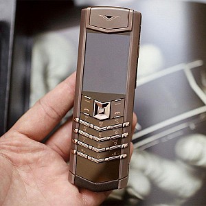 Phong cách mới cho năm 2026 mang dấu ấn Vertu Signature S chocolate thượng lưu