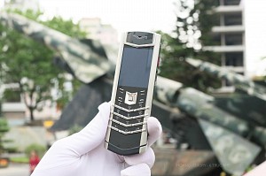 VERTU CHÍNH HÃNG ĐƯỢC LÀM TỪ TITANIUM - CHẤT LIỆU SIÊU BỀN THẾ GIỚI