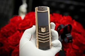 Điện Thoại Vertu Signature S Vàng Khối Kim Cương – Đẳng Cấp Vượt Thời Gian