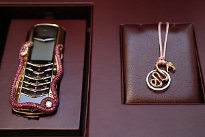 Vertu Signature Cobra xứng đáng là 1 trong 10 chiếc điện thoại đắt nhất thế giới