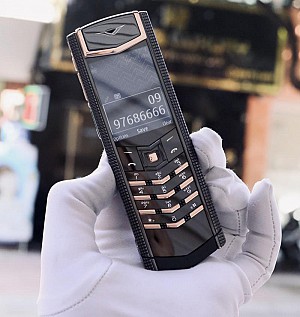 Vertu Signature S - mẫu điện thoại bàn phím chưa bao giờ hết hot