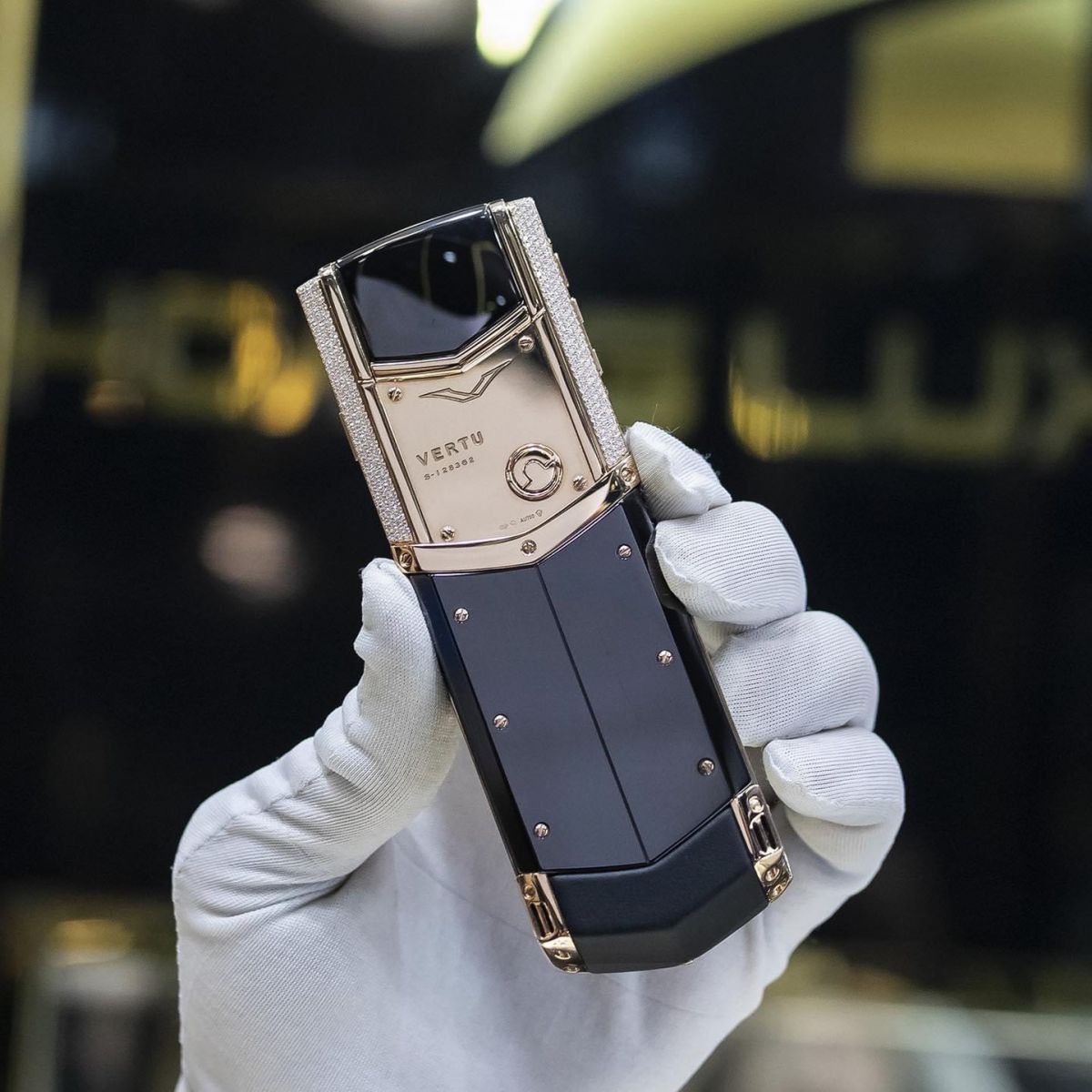 Vertu Signature S Rose Gold Full Diamond Vertu Signature S Rose Gold Full Diamond