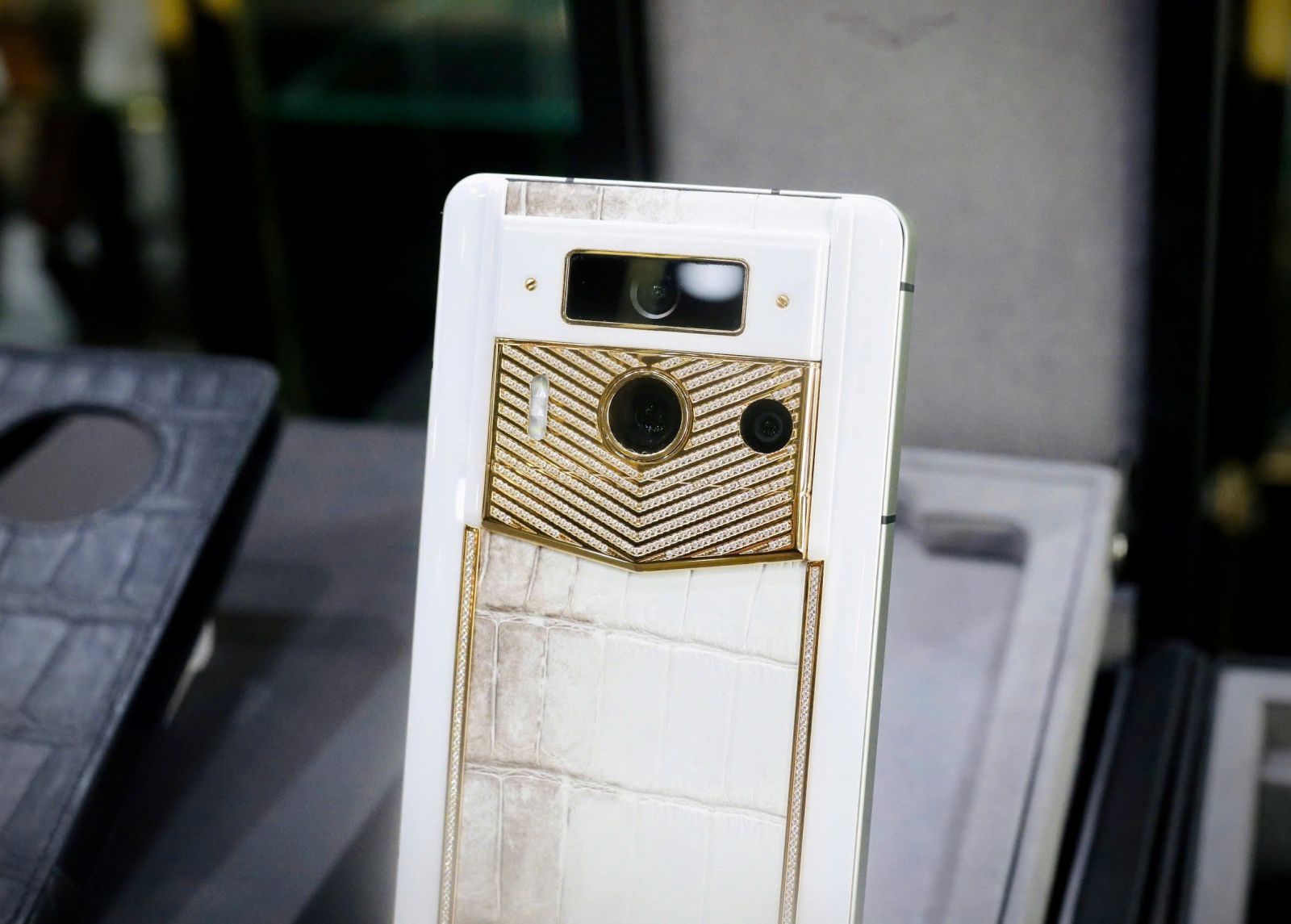 Nhiều doanh nghiệp chọn METAVERTU hoặc Vertu Signature S làm quà biếu bởi ý nghĩa phong thủy.