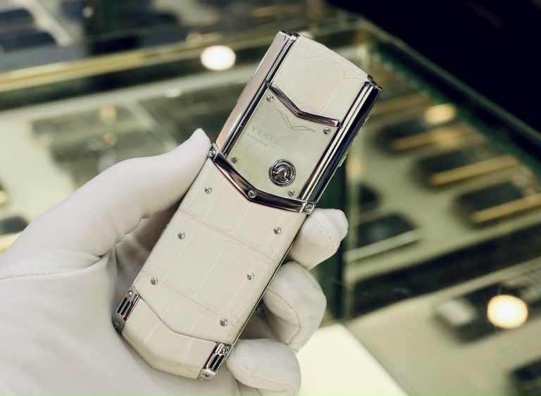 Vertu Signature S White Mother Of Pearl Vertu Signature S White Mother Of Pearl