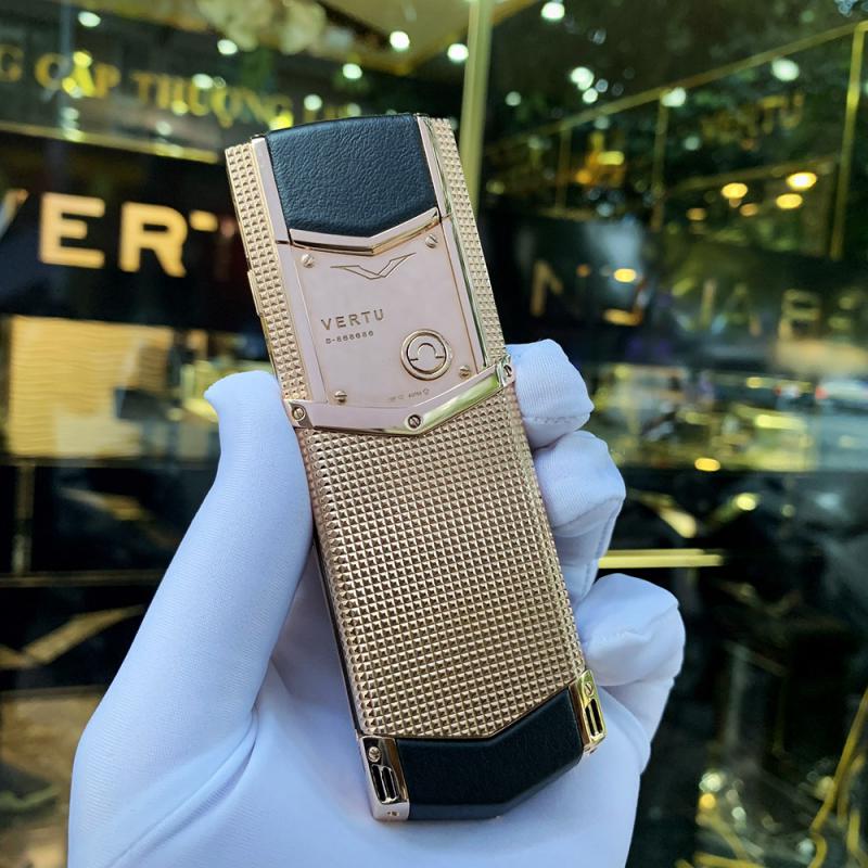 VERTU SIGNATURE S CLOUD DE PARIS ROSE GOLD - 330.000.000đ VERTU SIGNATURE S CLOUD DE PARIS ROSE GOLD - 330.000.000đ