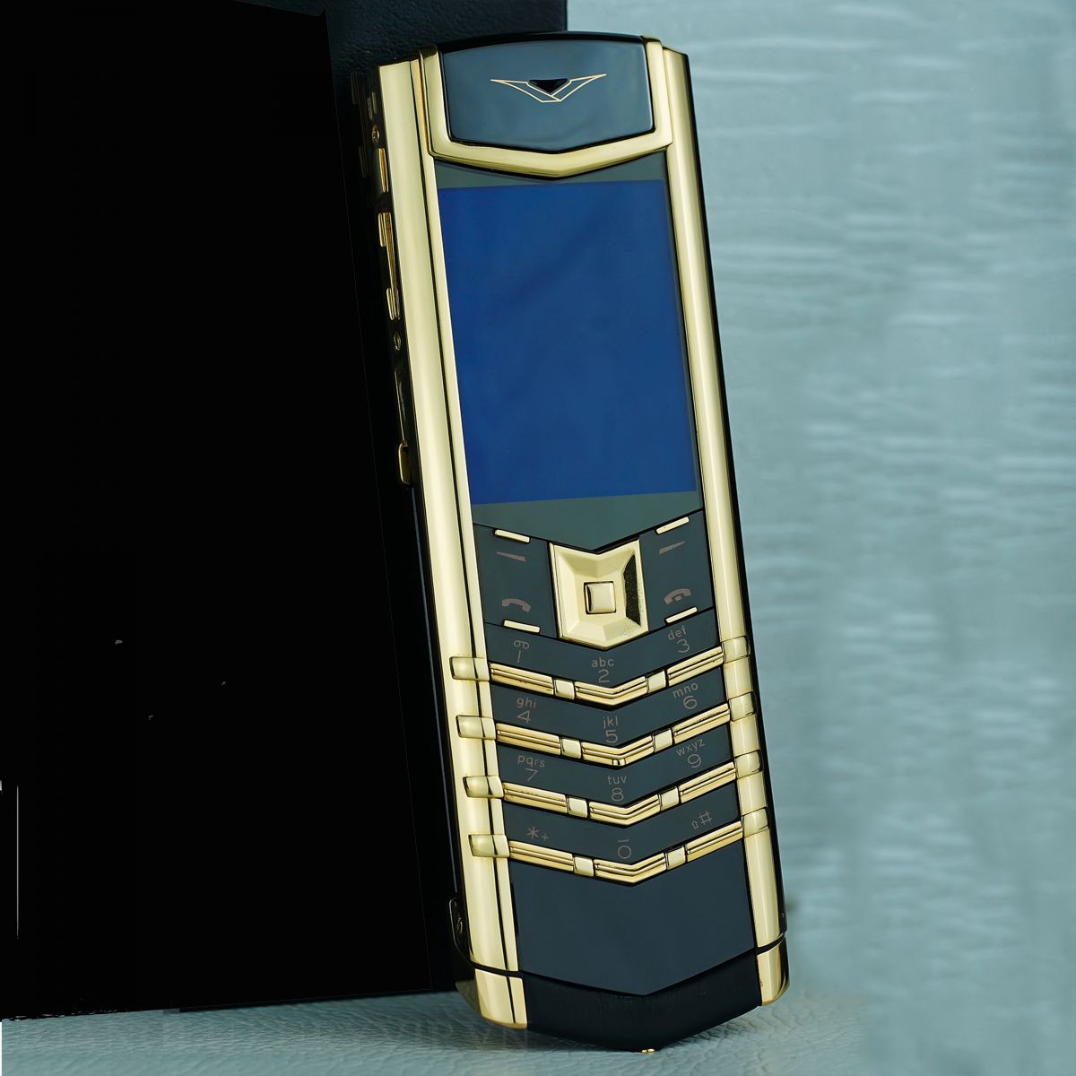 VERTU SIGNATURE S YELLOW GOLD KỸ XẢO TRONG TỪNG ĐƯỜNG NÉT VERTU SIGNATURE S YELLOW GOLD KỸ XẢO TRONG TỪNG ĐƯỜNG NÉT