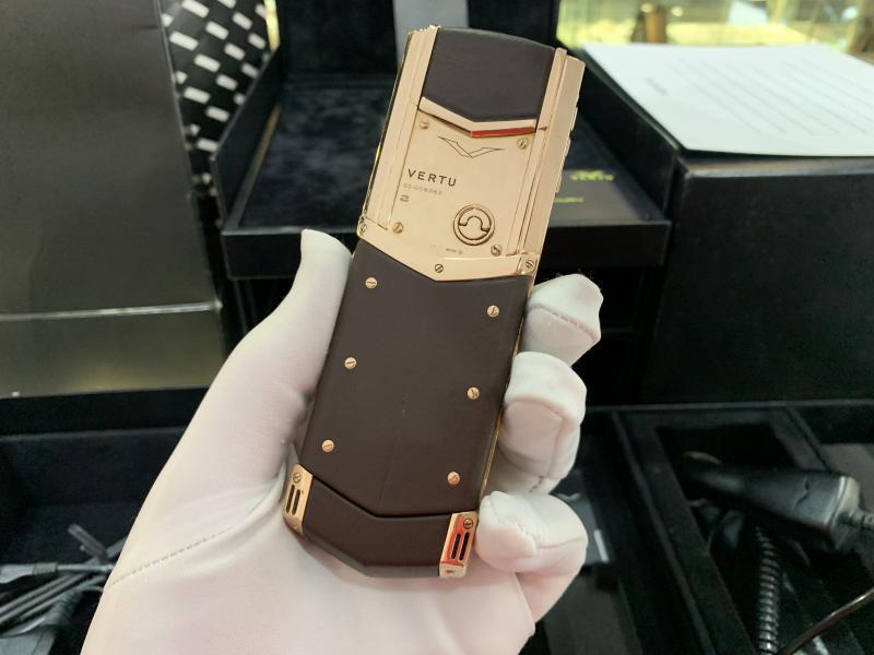 Vertu Signature S Pure Chocolate Rose Gold Vertu Signature S Pure Chocolate Rose Gold