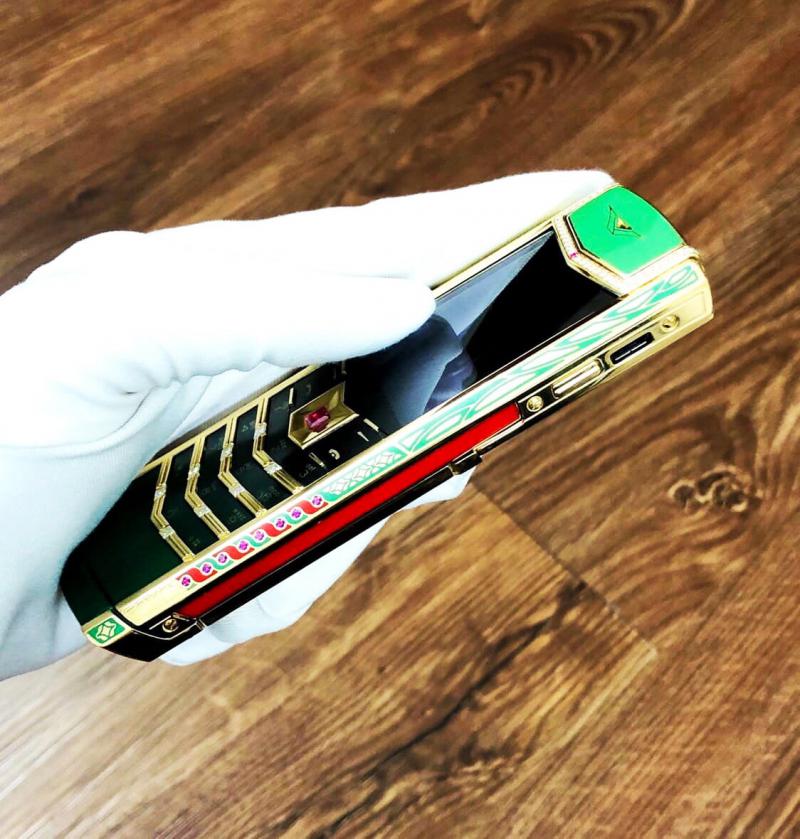 Vertu Signature S Guan Yu Rose Gold Diamonds Bespoke Black Vertu Signature S Guan Yu Rose Gold Diamonds Bespoke Black